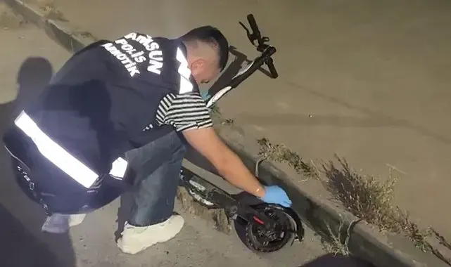 Peçeteye emdirilen uyuşturucuyu scooter bataryasında sakladı