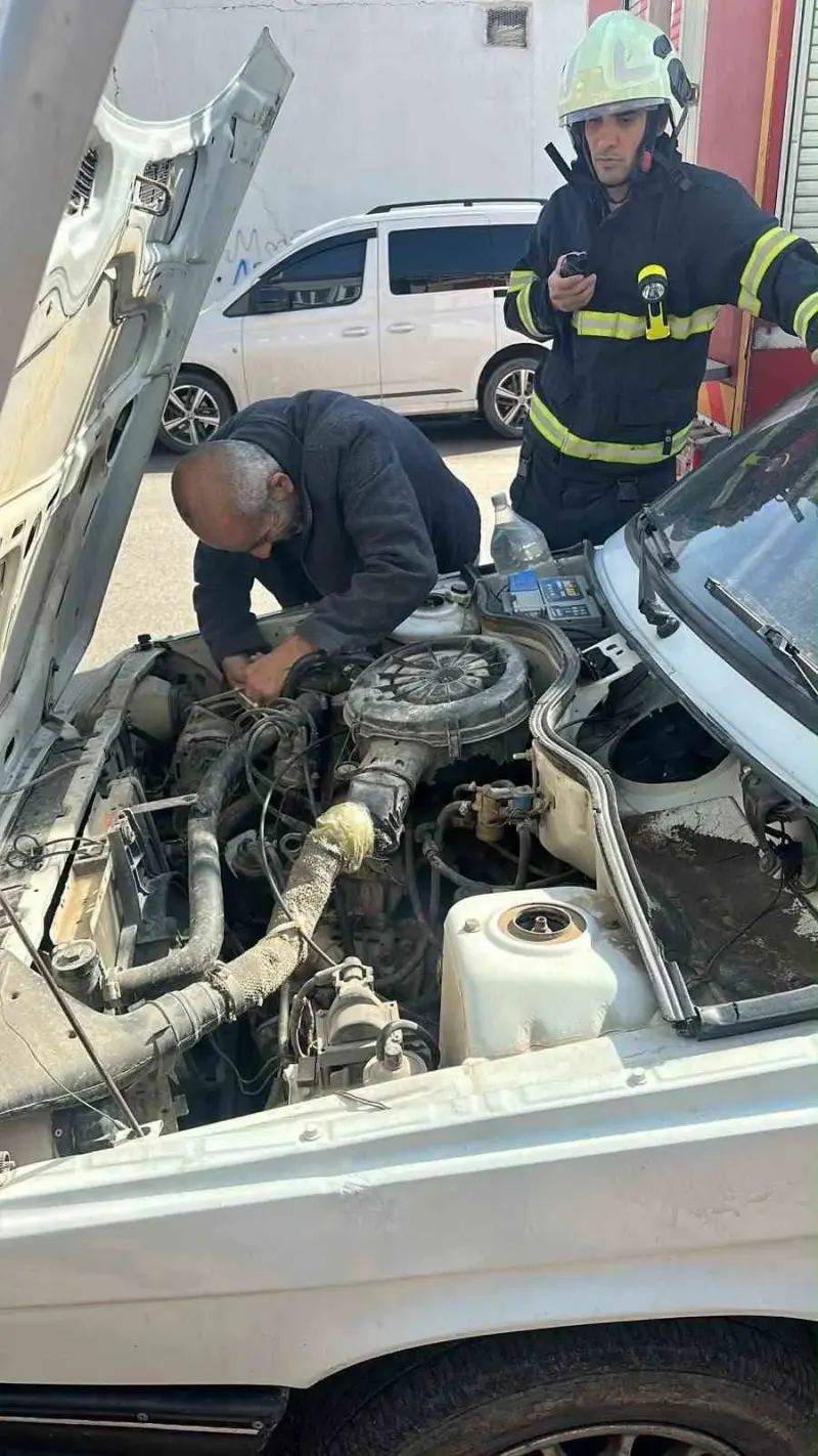 Siirt'te Seyir Halindeki Otomobil Alev Aldı