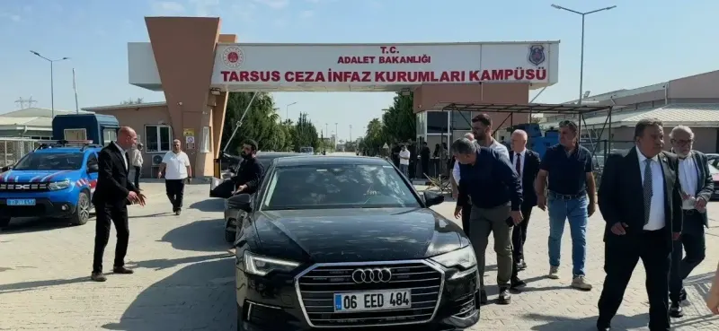 Özgür Özel, Tarsus Cezaevinde Tutuklu Başkanlarla Bir Araya Geldi