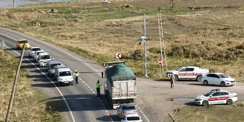Muş-Ağrı Kara Yolunda Jandarmadan Drone Destekli Sıkı Trafik Denetimi