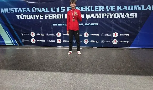 Kütahyalı Boksör Mehmet Turan Delibaş Türkiye üçüncüsü oldu