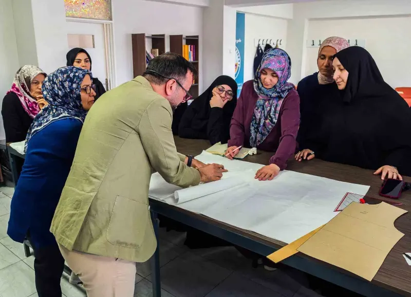 Turhal’da Kadınlar Moda Tasarımı Eğitimiyle Kendi İş Yerlerini Kurmaya Hazırlanıyor