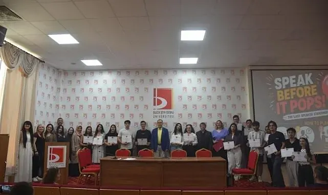 BŞEÜ'de İngilizce Yılsonu Gösterisi büyük beğeni topladı