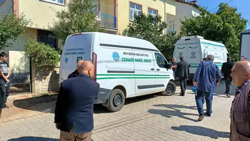 Konya'daki Feci Kazada Hayatını Kaybeden Aynı Aileden Üç Kişi Toprağa Verildi