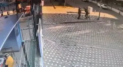 İzmir'de Okul Önünde Bekçiye Saldıran Şahsın Öğretmen Olduğu Ortaya Çıktı