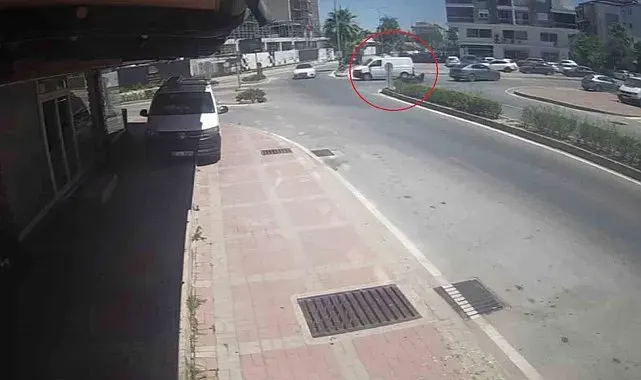 Kamyonete çarpmamak için fren yaptı, devrilen motosikletiyle sürüklenip yaralandı