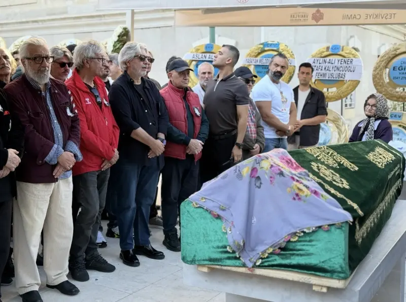 Usta Tiyatro Sanatçısı Necla Uygur Gözyaşlarıyla Uğurlandı