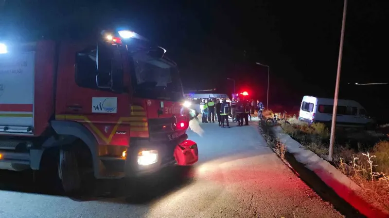 Van'da Tekstil İşçilerini Taşıyan İki Servis Minibüsü Çarpıştı: 8 Yaralı