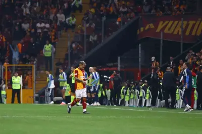 Galatasaray'ın Yıldızı Lucas Torreira Kasımpaşa Karşılaşmasında Kırmızı Kart Gördü