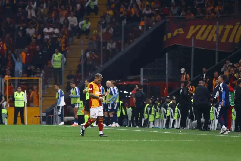 Galatasaray'ın Yıldızı Lucas Torreira Kasımpaşa Karşılaşmasında Kırmızı Kart Gördü