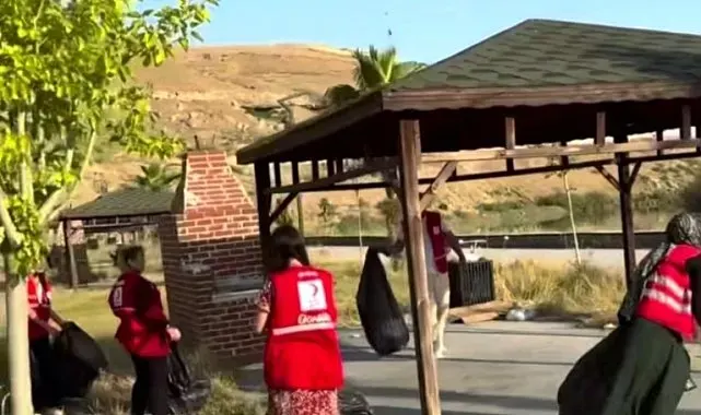 Cizre'de Kızılay gönüllülerinden çevre temizliği seferberliği
