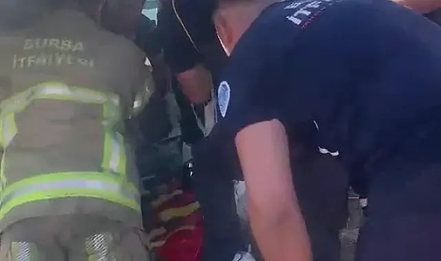 Gemlik'te işçi servisi ile otomobil çarpıştı: 15 yaralı