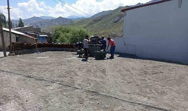 Kars'ta2 köy modern yollara kavuşuyor: Kilit parke çalışmaları başladı