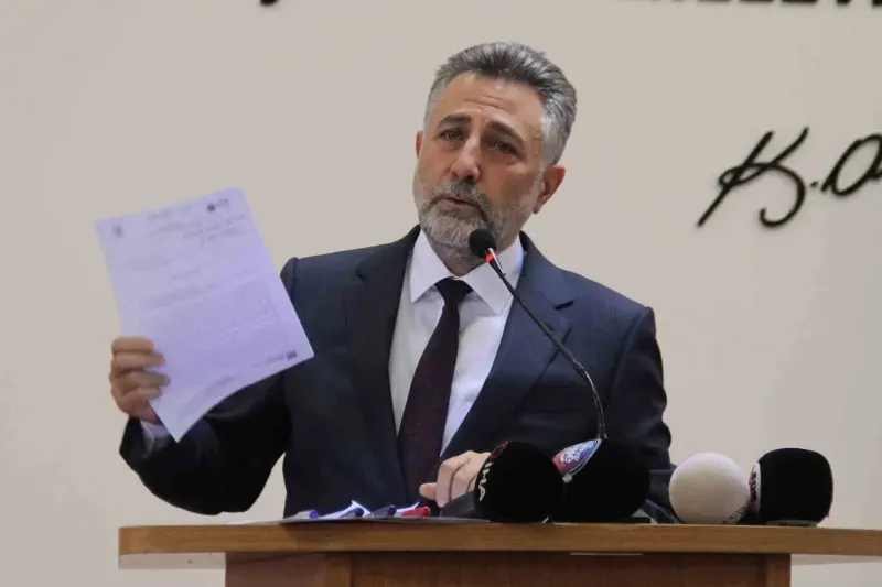 Bayraklı Belediyesi Operasyonunda Eski Başkan Serdar Sandal Dahil 15 Kişi Tutuklandı