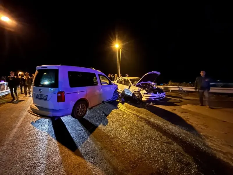 Erzincan'da Araçlar Çarpıştı: 2 Kişi Yaralandı