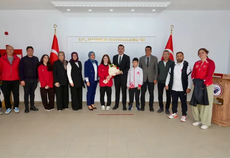 Erzincan Üzümlü Kaymakamı Hökelekli Başarılı Güreşçileri Ağırladı