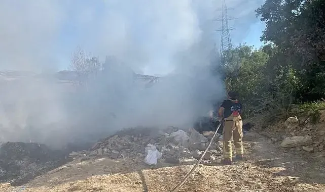Altınözü'de çöplük yangını