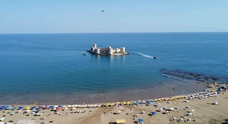 Mersin'de Sonbaharda Deniz Sezonu Devam Ediyor