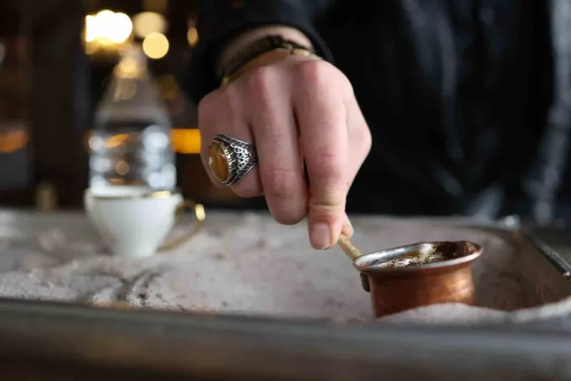 Çankırı’da Kaya Tuzunda Pişen Türk Kahvesi Yoğun Kıvamıyla İlgi Görüyor
