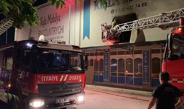 Mobilya fabrikasında korkutan yangın