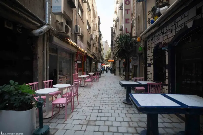 İzmir’in Kalbindeki Kıbrıs Şehitleri Caddesi’nde Kapsamlı Zemin Çalışması Başladı