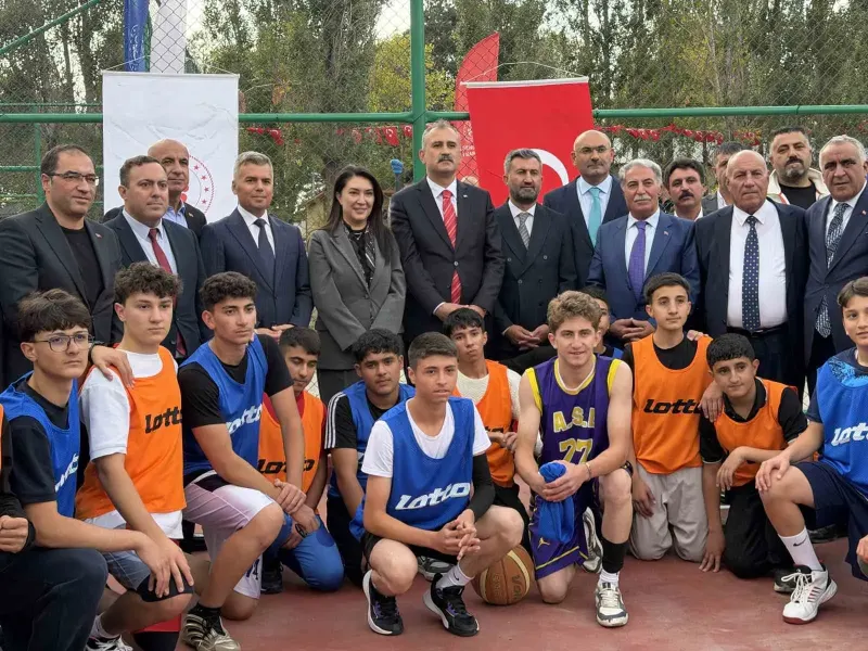 Ağrı'da Ahmed-i Hani Kültür Parkı Törenle Hizmete Açıldı