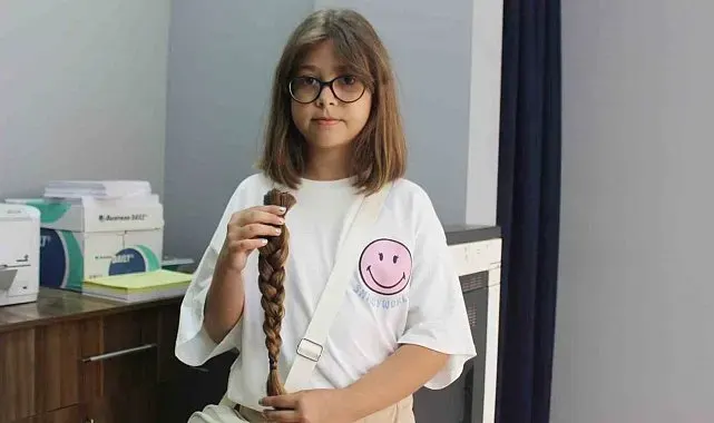 10 yaşındaki Erva, kanser hastaları için saçlarını bağışladı