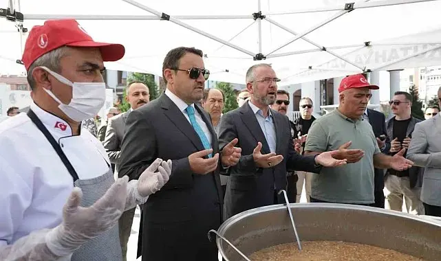 Vali Işın vatandaşlara aşure ikramında bulundu: "Muharrem ayı birlik ve kardeşliğin simgesidir"