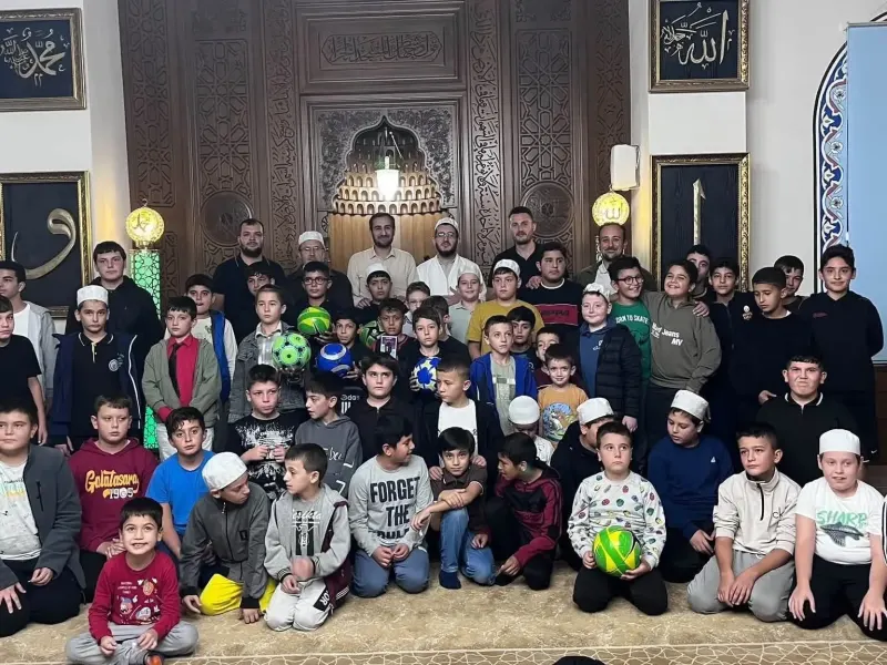 Burhaniye’de Çocuklar Mehmet Kocaatlı Camii’nde Eğlenceli Etkinlikte Buluştu