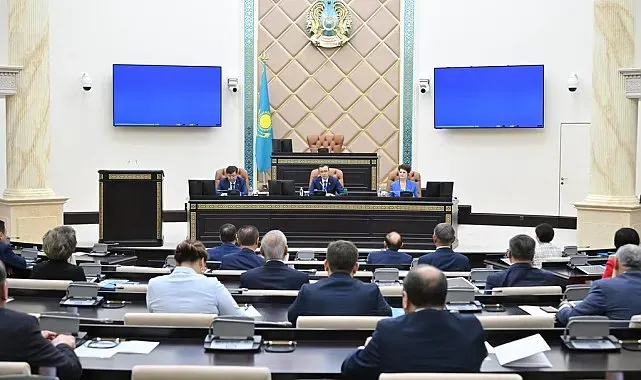 Kazakistan parlamentosu son oturumunu gerçekleştirdi