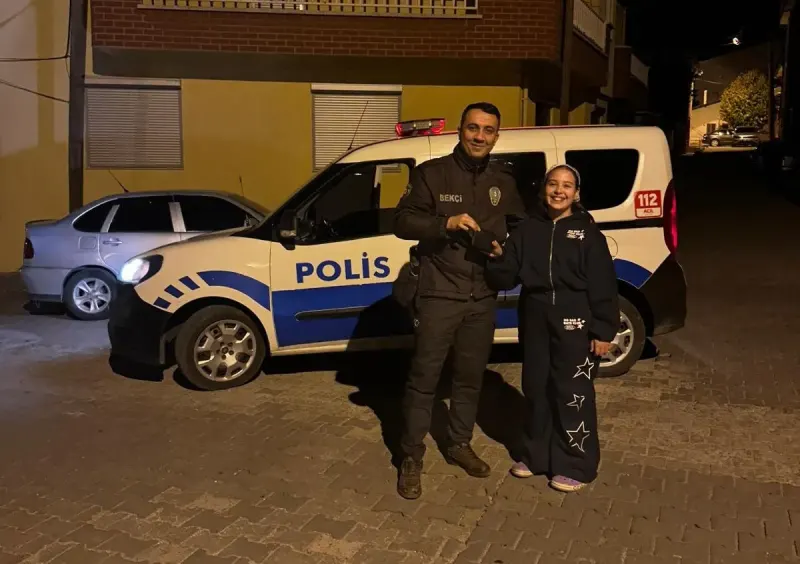 Kütahya'da 11 Yaşındaki Eslem Bulduğu Para Dolu Cüzdanı Polise Teslim Etti