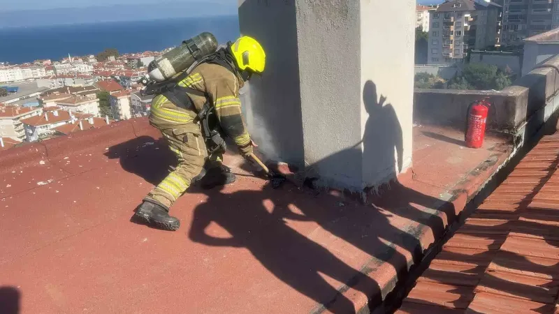 Bursa Mudanya'da Sitenin Çatısında Çıkan Yangın Panik Yarattı