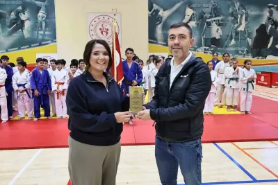 Manisa'da Başarılı Antrenörler ve Sporcular Ödüllendirildi