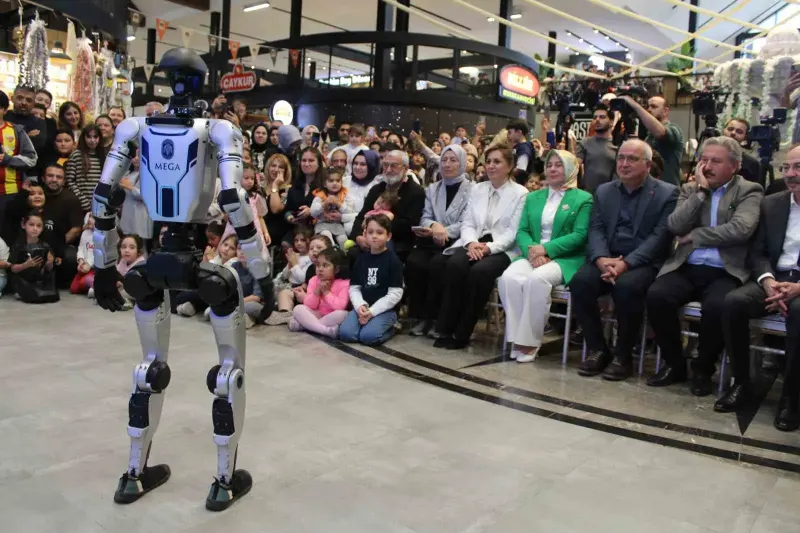 Kayseri'de İnsansı Robot Mega Vatandaşlardan Büyük İlgi Gördü