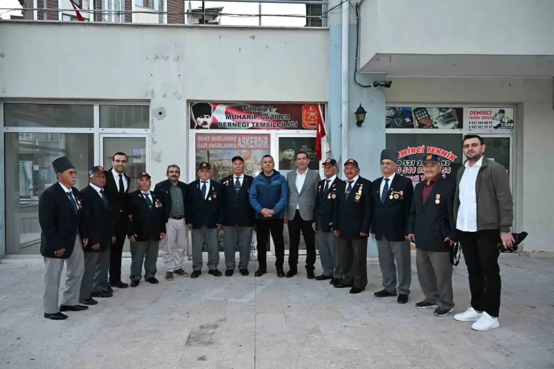Manisalı Dokuz Kıbrıs Gazisi Yıllar Sonra Yeniden Ada Yolunda