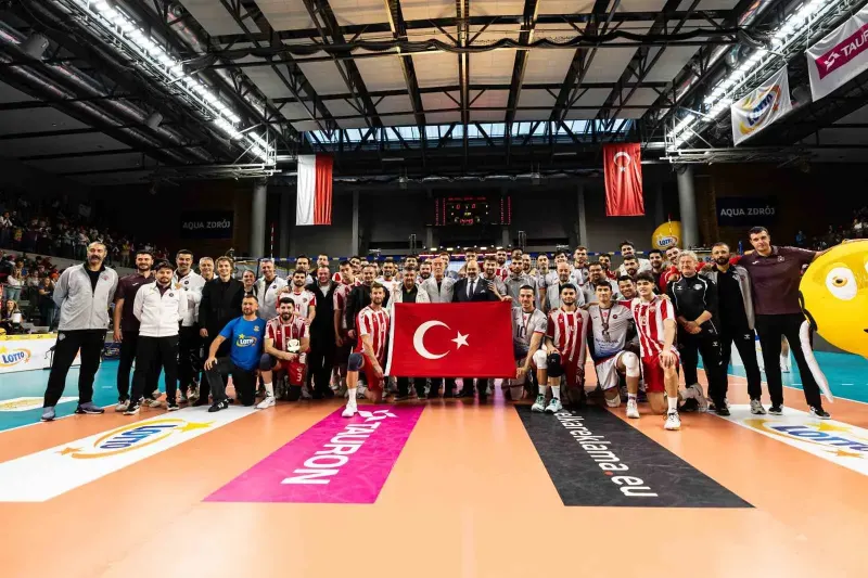 Giganci Siatkowki Turnuvası'nda Halkbank Spor Toto'yu 3-2 Yendi