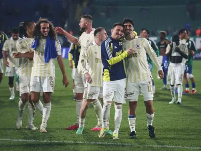 Fenerbahçe Deplasmanda Çaykur Rizespor'u Üç Golle Geçti