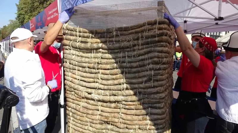 Kırgızistan'da Yıl Dönümü Kutlamaları İçin 120 Metrelik At Sucuğu Hazırlandı