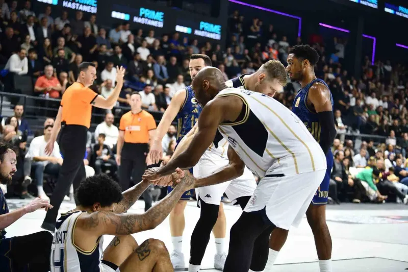Fenerbahçe Tarfin Deprem Etkisi Yaratarak Deplasmanda Farklı Kazandı