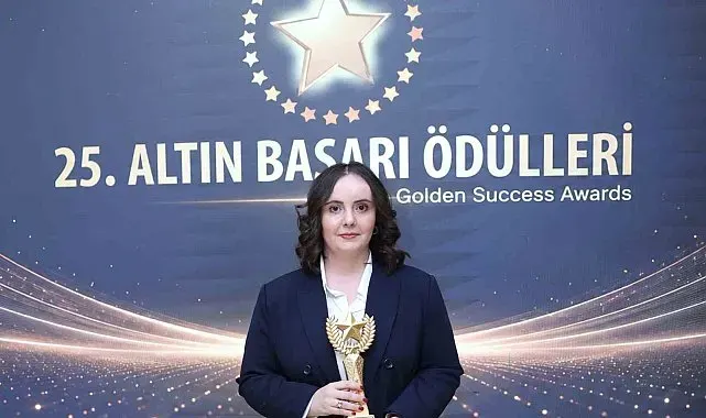 İHA muhabiri Zöhre Alagöz'e "Yılın En İyi Savunma Muhabiri" ödülü verildi