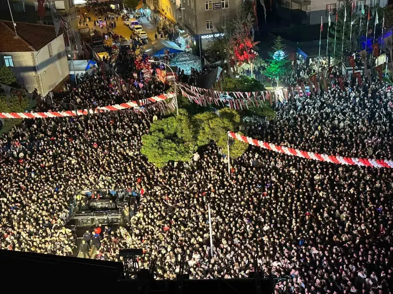 Kaman Festivali'nde Ece Seçkin ve Poizi Konseri Coşkusu