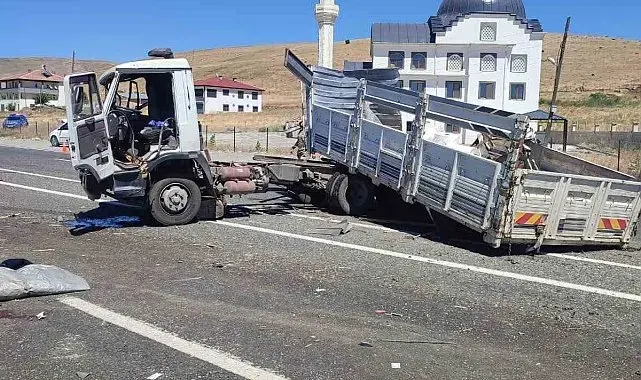 Elazığ'da kamyonlar çarpıştı: 1 yaralı