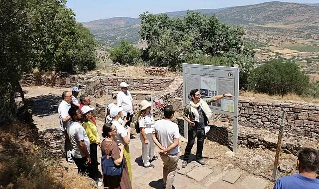 Komisyon üyeleri Yunusemre'nin tarih ve kültür rotasını keşfetti