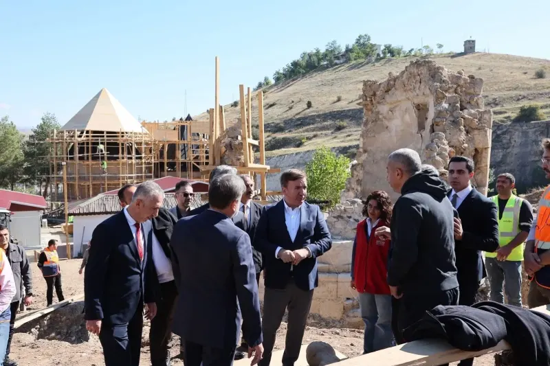 Erzincan Kemah Sultan Melik Türbesi Restorasyon Çalışmaları Yerinde İncelendi