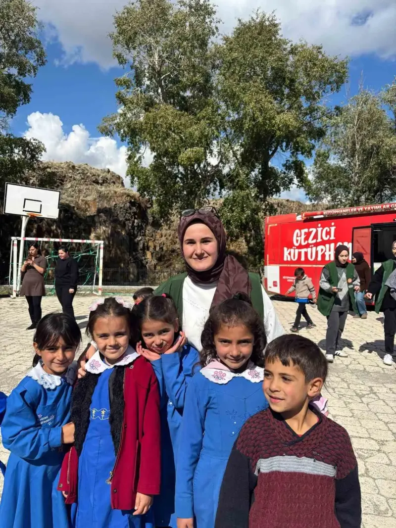 Yeşilay Gönüllülerinden Kars'taki Köy Okuluna Anlamlı Ziyaret