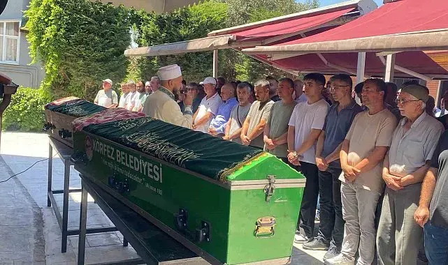 Tatil yolunda can veren anne ve kızı toprağa verildi