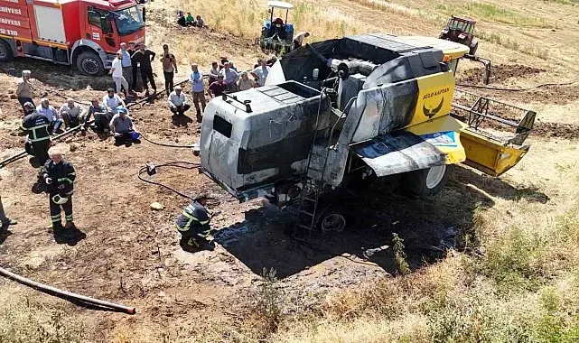 Buğday hasadı sırasında biçerdöver alevlere teslim oldu