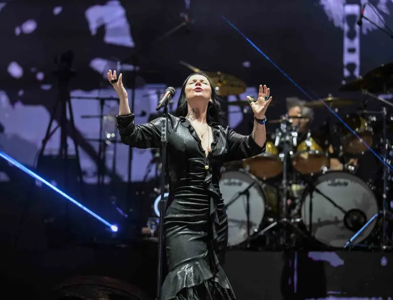 Şebnem Ferah Konser Serisi Kapsamında Antalya'da Sevenleriyle Buluştu