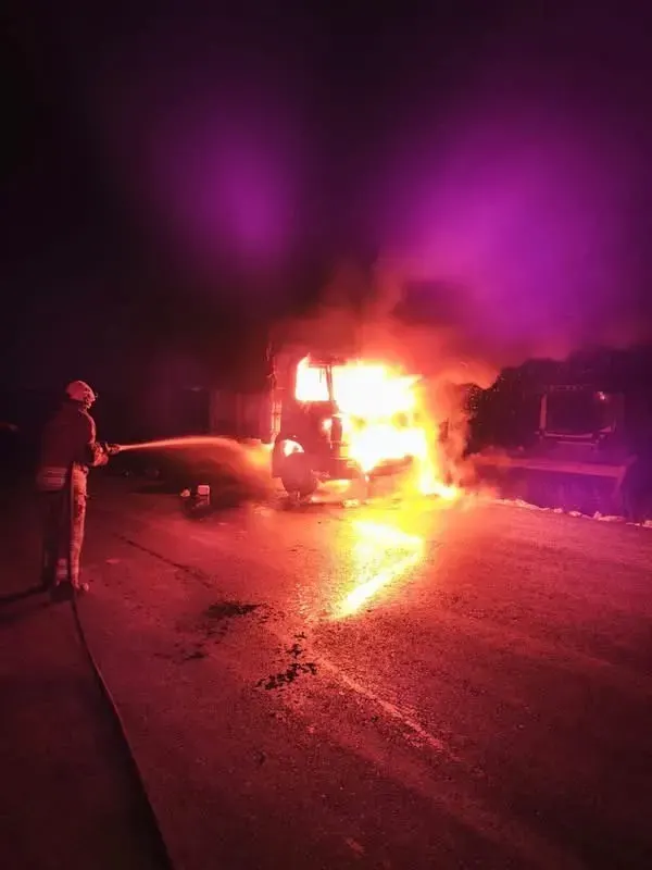 Hatay Kumlu İçerisinde Seyir Halindeki Otomobil Alev Alev Yandı