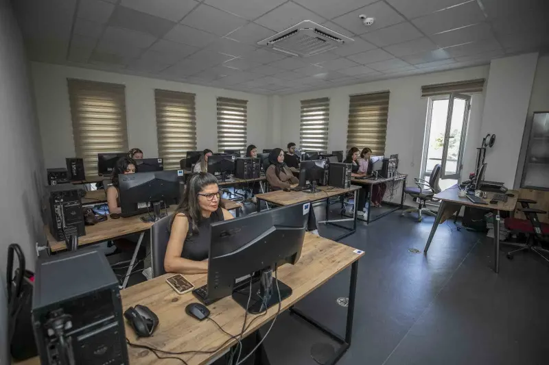 Mersin Büyükşehir Belediyesi Bilgisayar Kursuyla İstihdama Destek Sağlıyor